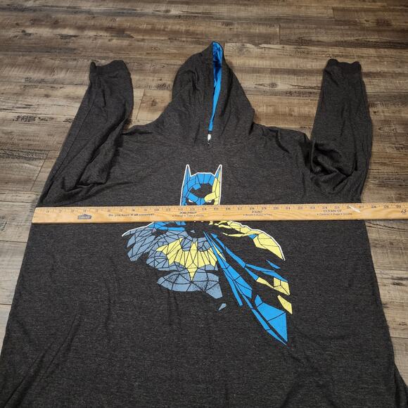 Batman black hooded long sleeve Tshirt Size 2X 2324 - Picture 3 of 5